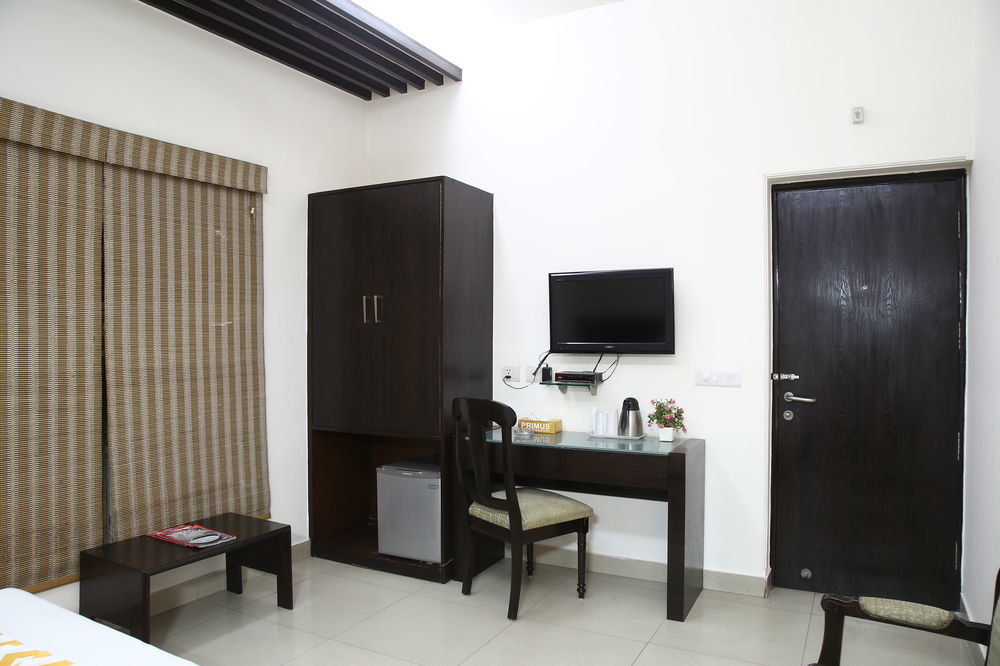 FabHotel Exotica Greenpark - Fully Vaccinated Staff Nuova Delhi Esterno foto