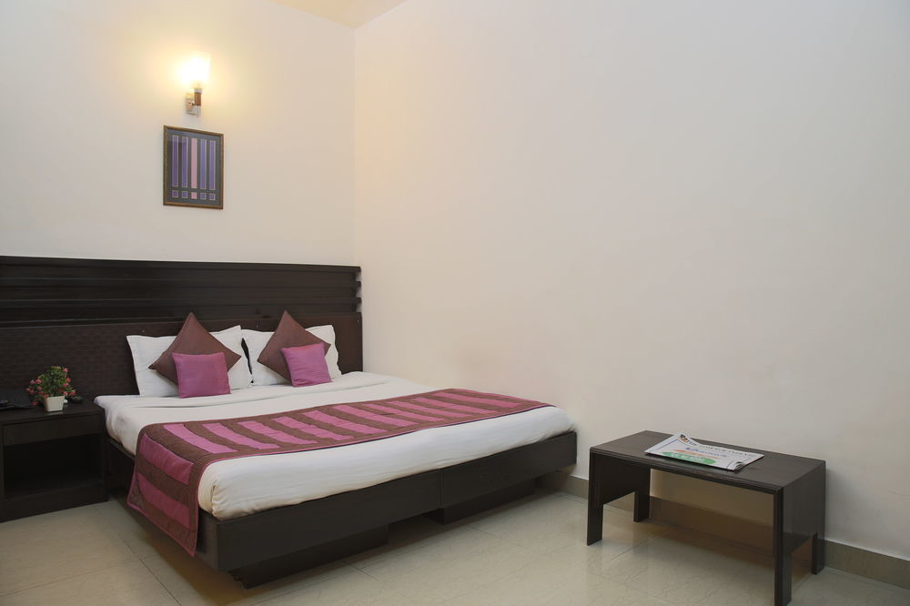 FabHotel Exotica Greenpark - Fully Vaccinated Staff Nuova Delhi Esterno foto
