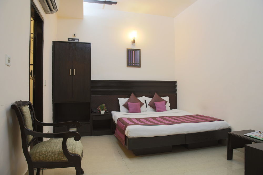 FabHotel Exotica Greenpark - Fully Vaccinated Staff Nuova Delhi Esterno foto